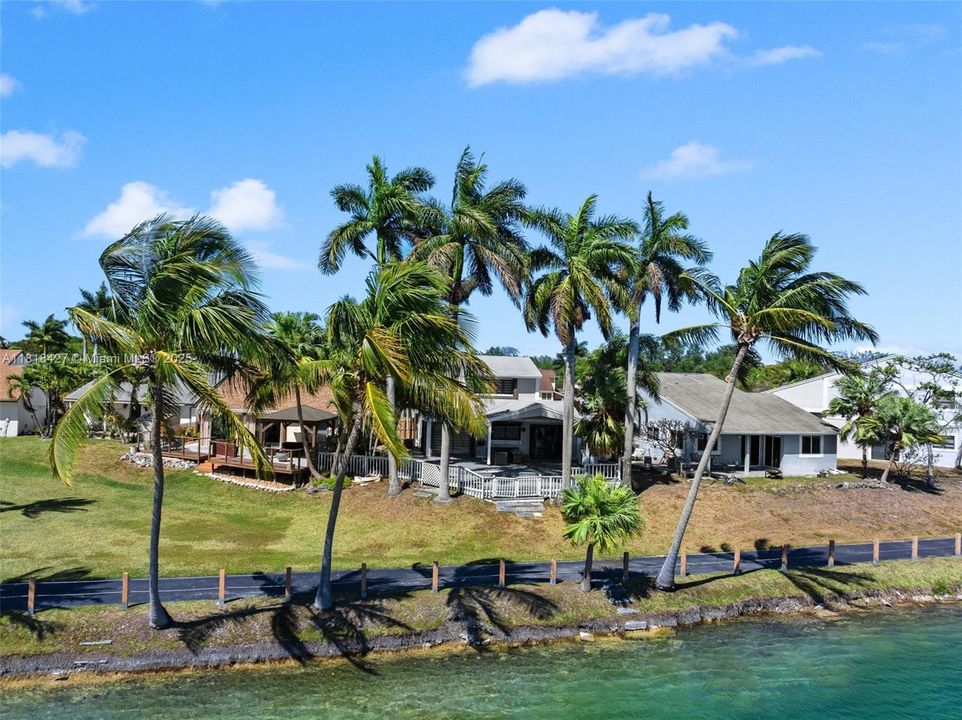 Recently Sold: $680,000 (4 beds, 2 baths, 1808 Square Feet)