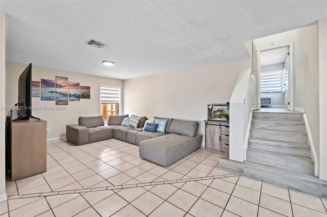 Recently Sold: $680,000 (4 beds, 2 baths, 1808 Square Feet)