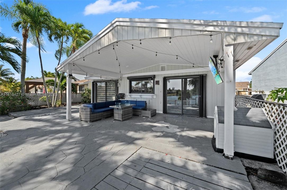 Recently Sold: $680,000 (4 beds, 2 baths, 1808 Square Feet)