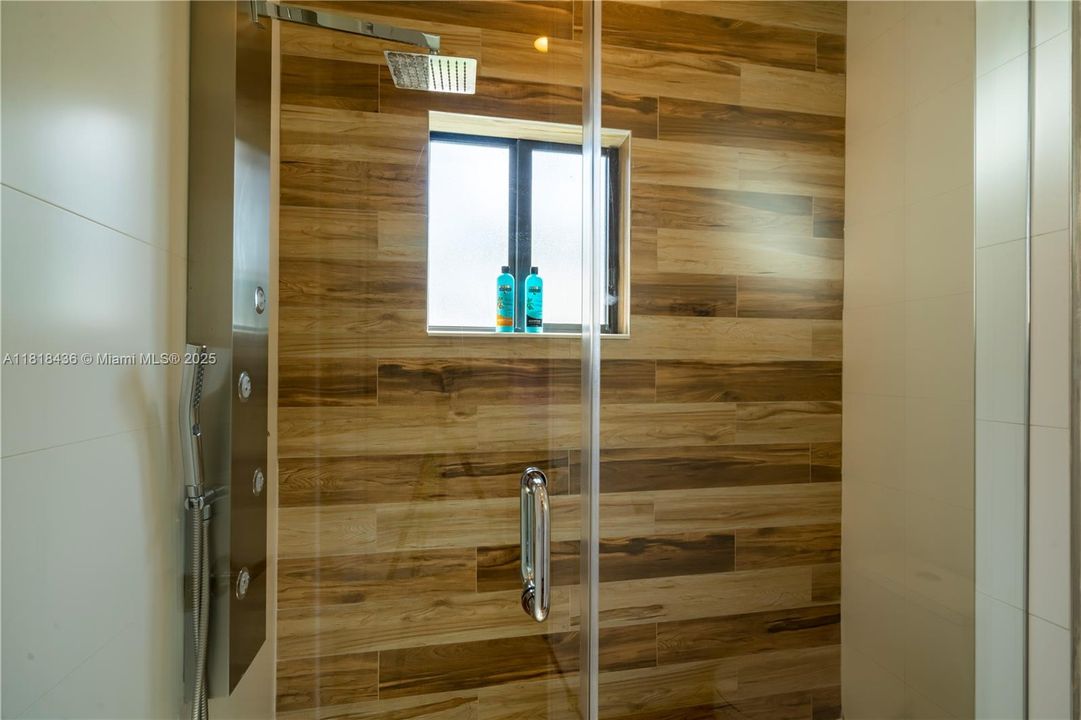 For Sale: $1,800,000 (4 beds, 3 baths, 2860 Square Feet)