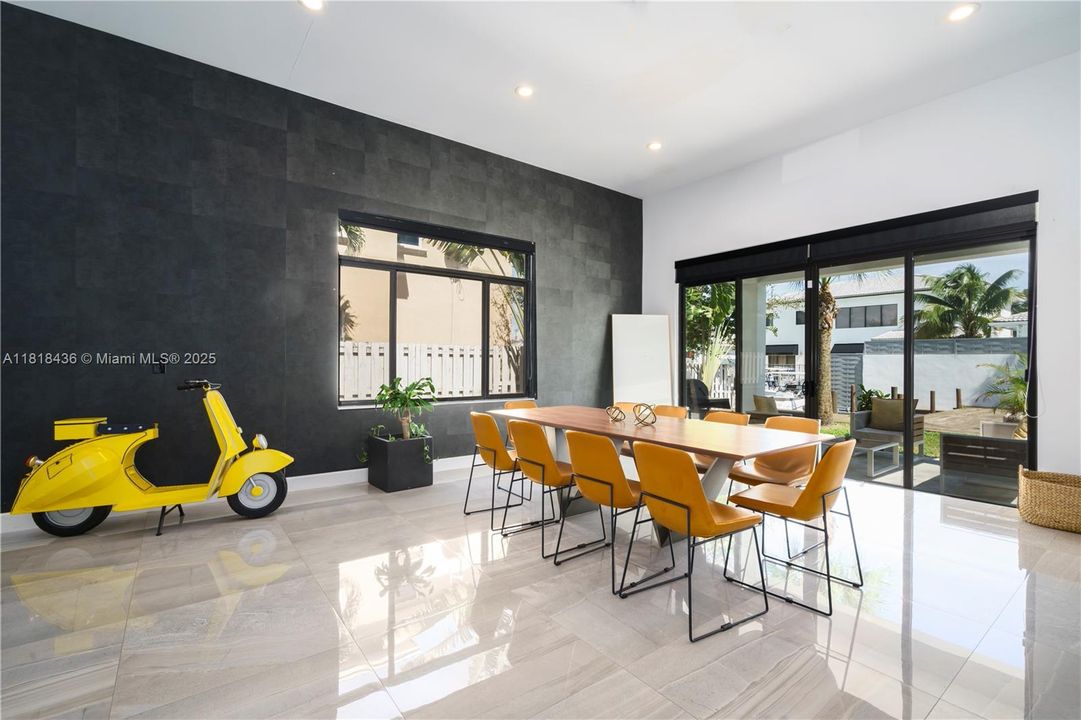 For Sale: $1,800,000 (4 beds, 3 baths, 2860 Square Feet)