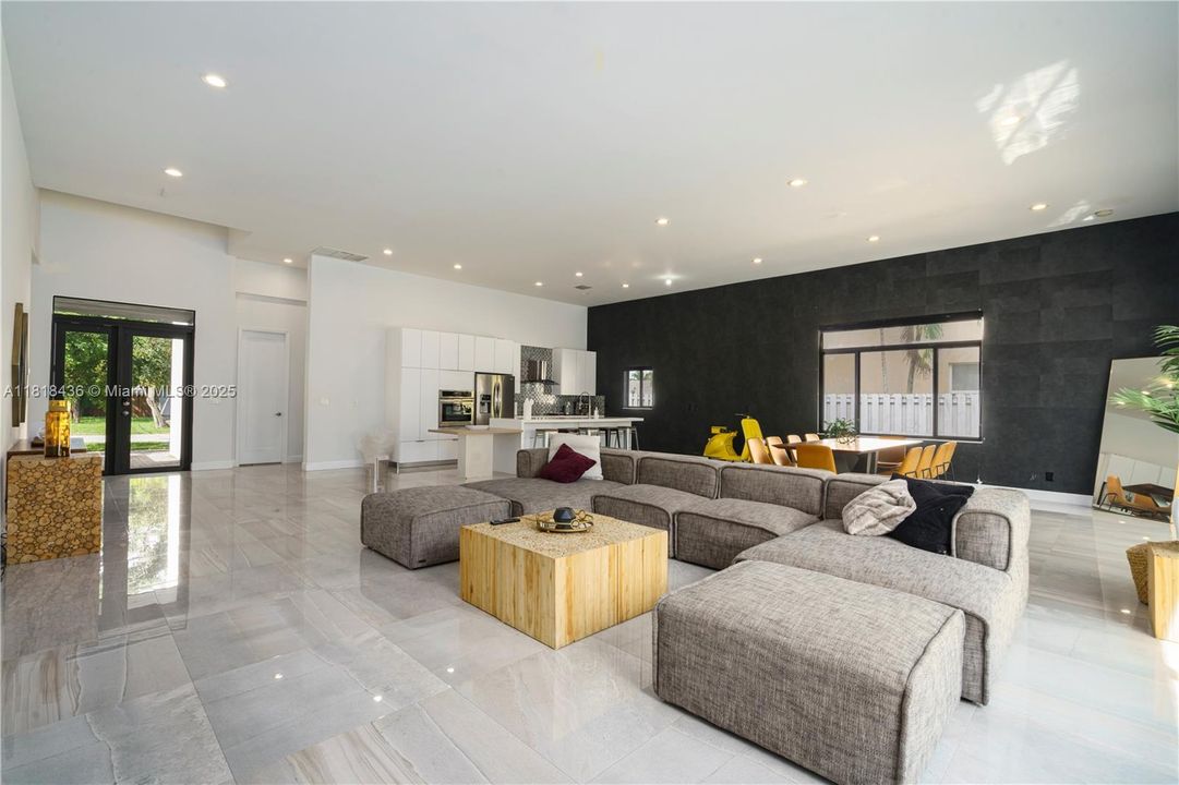 For Sale: $1,800,000 (4 beds, 3 baths, 2860 Square Feet)