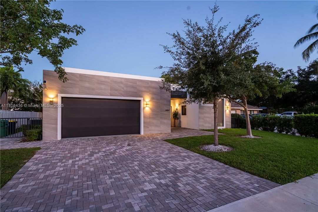 For Sale: $1,800,000 (4 beds, 3 baths, 2860 Square Feet)