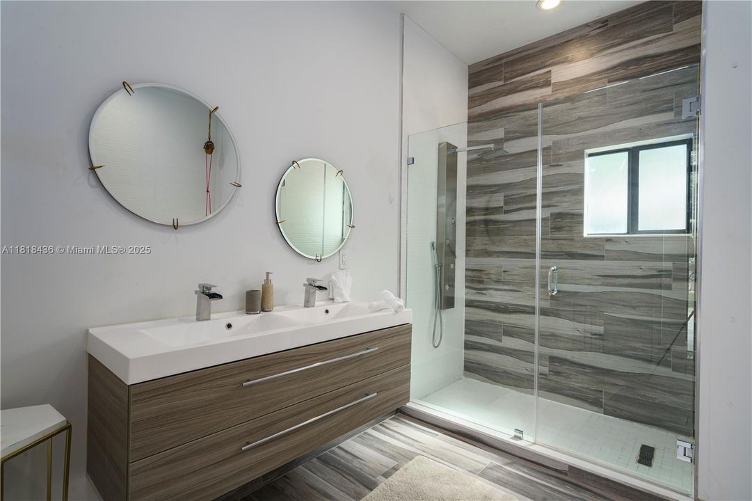 For Sale: $1,800,000 (4 beds, 3 baths, 2860 Square Feet)