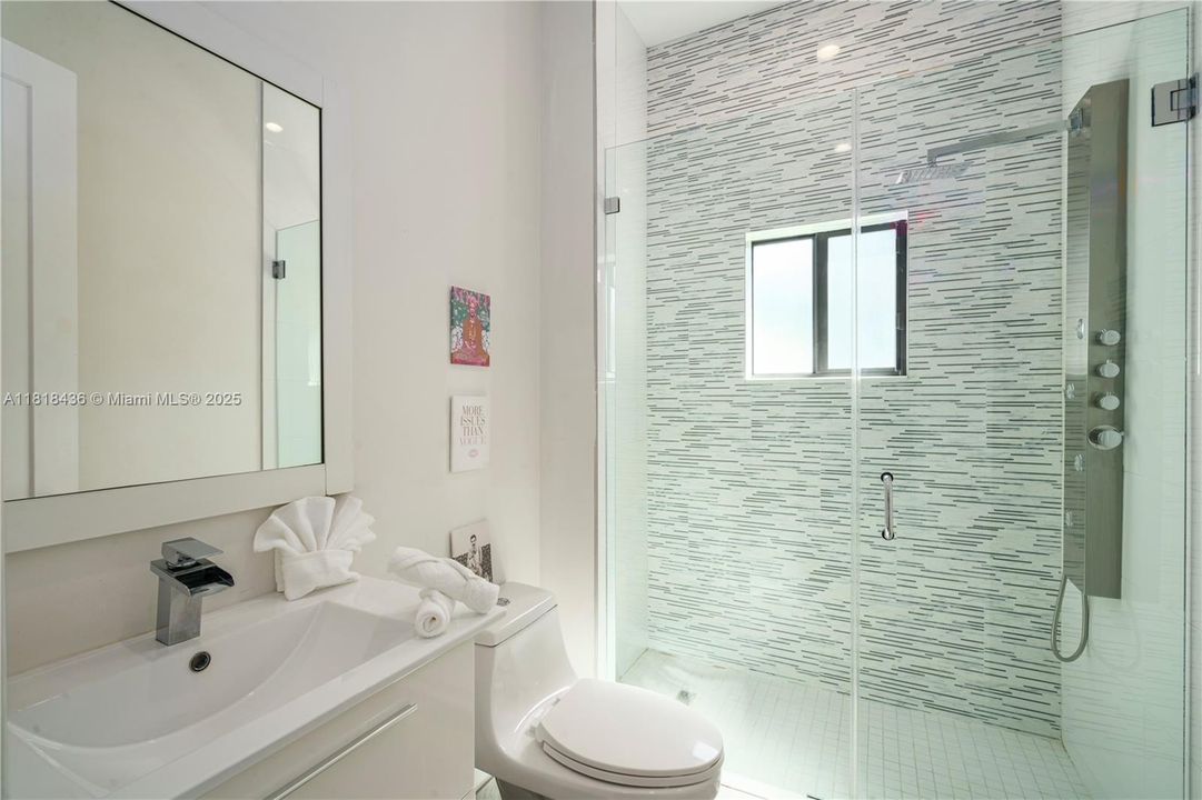 For Sale: $1,800,000 (4 beds, 3 baths, 2860 Square Feet)