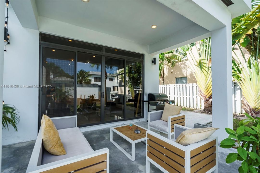 For Sale: $1,800,000 (4 beds, 3 baths, 2860 Square Feet)