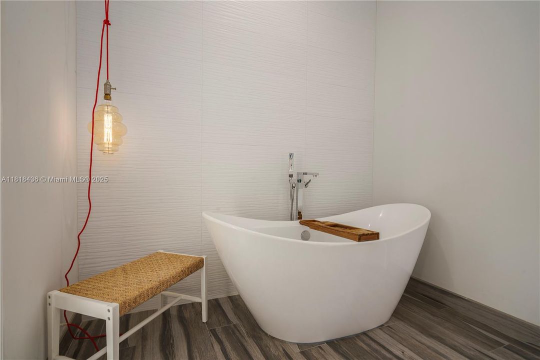 For Sale: $1,800,000 (4 beds, 3 baths, 2860 Square Feet)