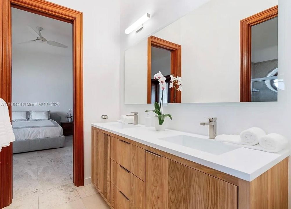 En Renta: $90,000 (5 camas, 5 baños, 6090 Pies cuadrados)