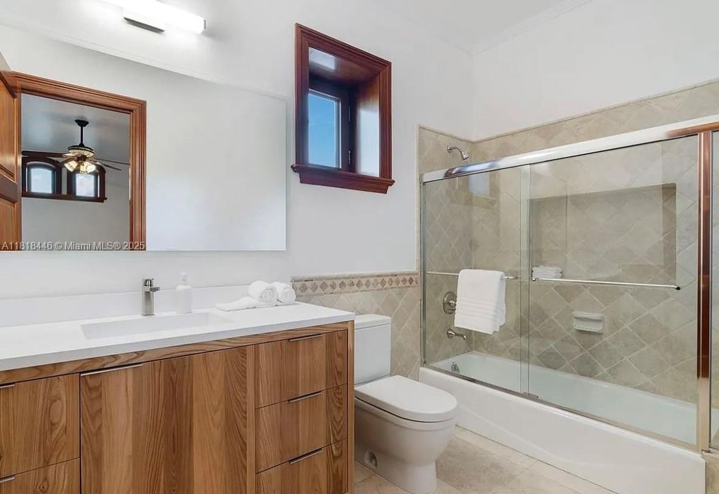 En Renta: $90,000 (5 camas, 5 baños, 6090 Pies cuadrados)