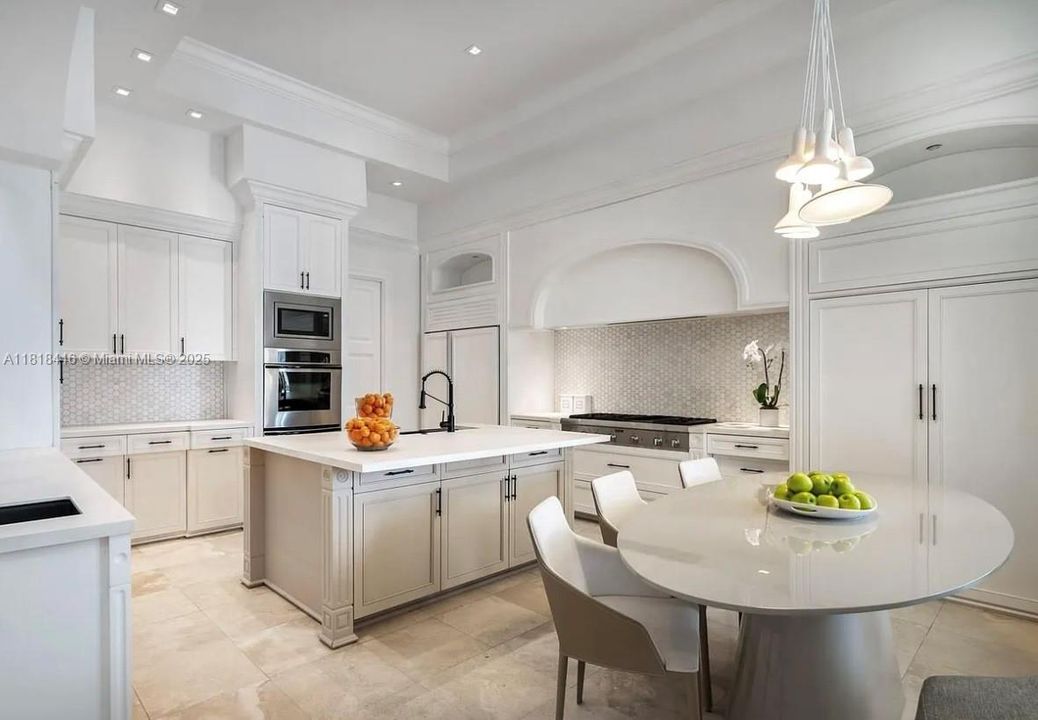 En Renta: $90,000 (5 camas, 5 baños, 6090 Pies cuadrados)