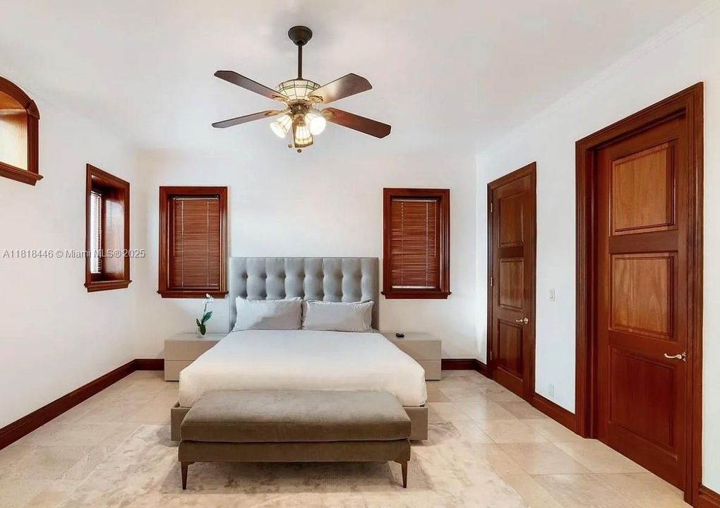 En Renta: $90,000 (5 camas, 5 baños, 6090 Pies cuadrados)