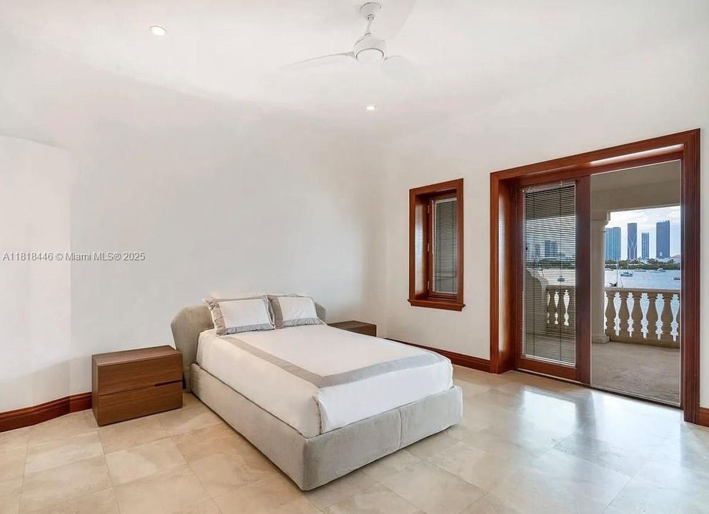 En Renta: $90,000 (5 camas, 5 baños, 6090 Pies cuadrados)