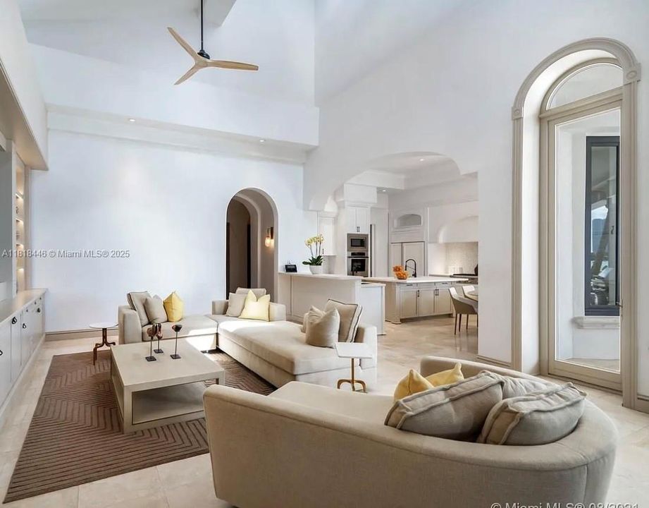 En Renta: $90,000 (5 camas, 5 baños, 6090 Pies cuadrados)