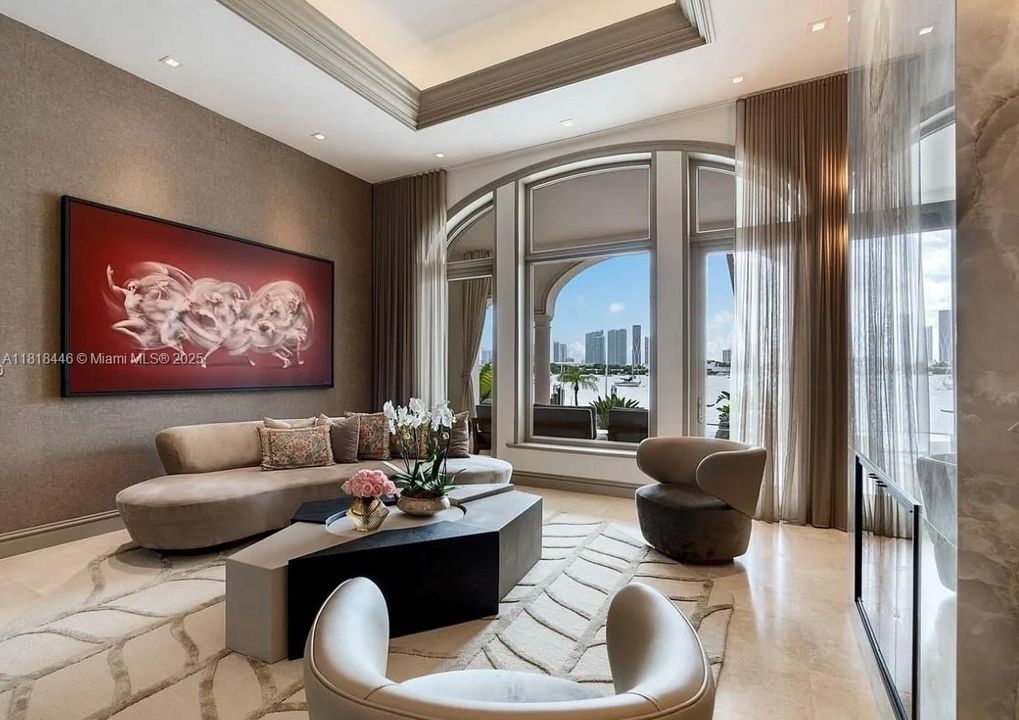 En Renta: $90,000 (5 camas, 5 baños, 6090 Pies cuadrados)