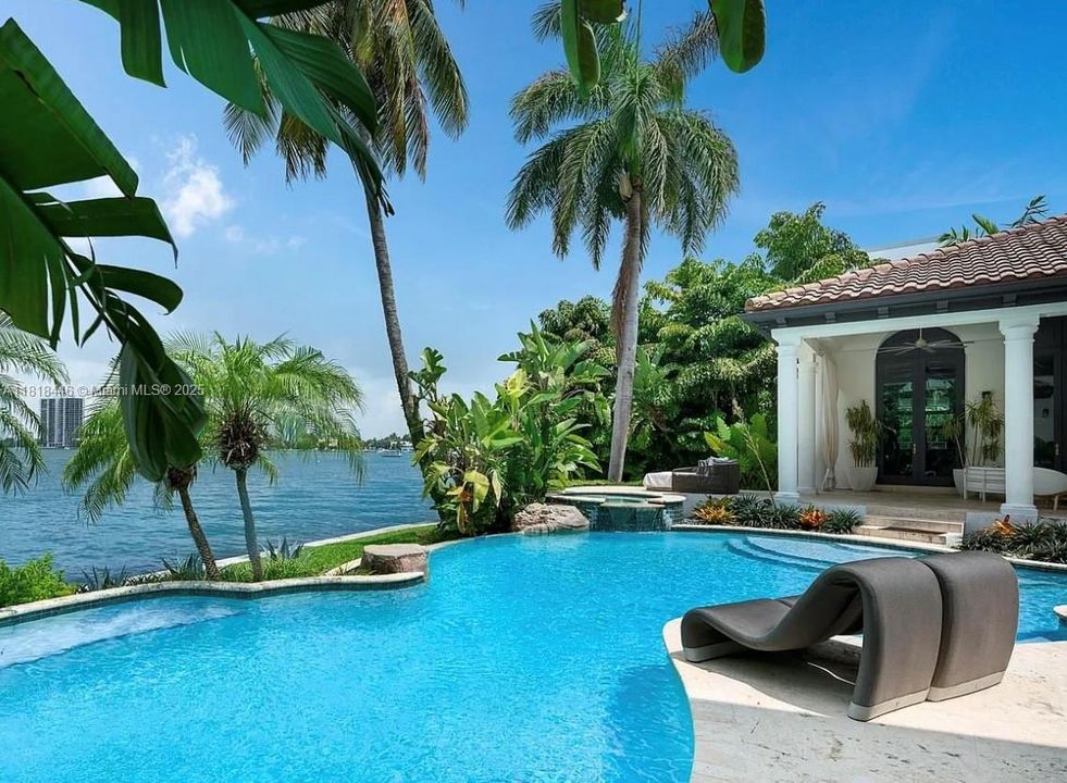 En Renta: $90,000 (5 camas, 5 baños, 6090 Pies cuadrados)