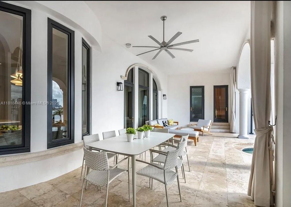 En Renta: $90,000 (5 camas, 5 baños, 6090 Pies cuadrados)