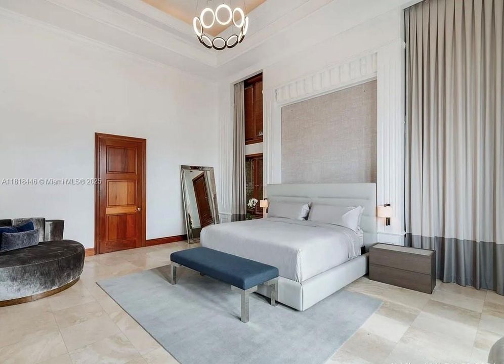 En Renta: $90,000 (5 camas, 5 baños, 6090 Pies cuadrados)