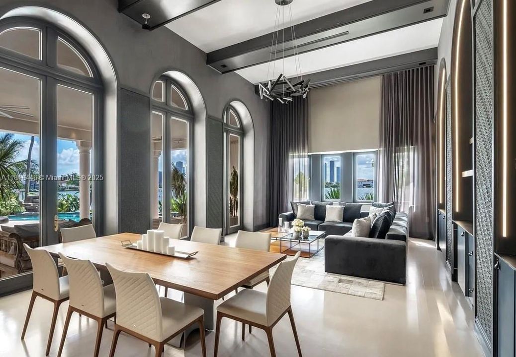 En Renta: $90,000 (5 camas, 5 baños, 6090 Pies cuadrados)