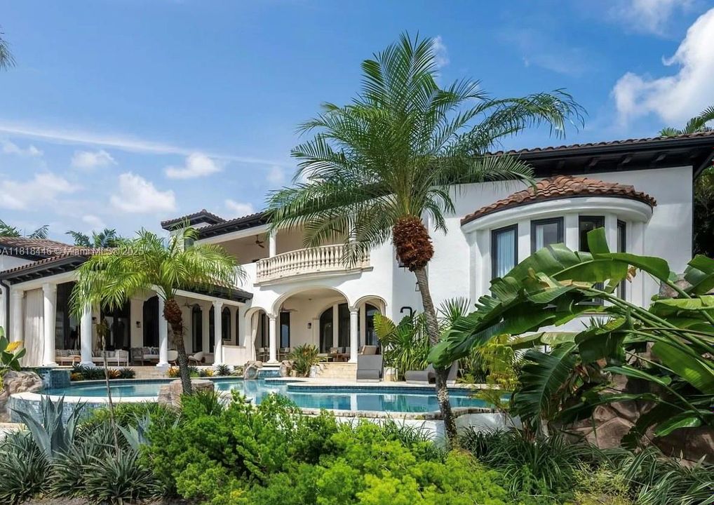 En Renta: $90,000 (5 camas, 5 baños, 6090 Pies cuadrados)