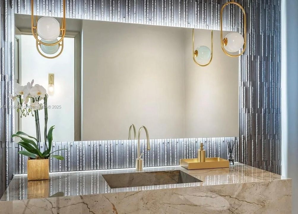 En Renta: $90,000 (5 camas, 5 baños, 6090 Pies cuadrados)