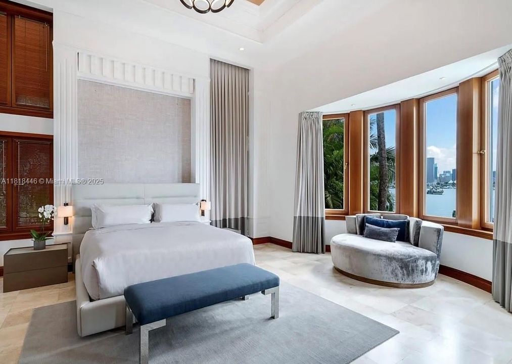 En Renta: $90,000 (5 camas, 5 baños, 6090 Pies cuadrados)