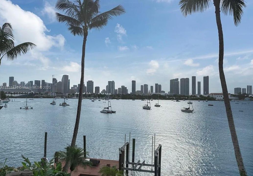 En Renta: $90,000 (5 camas, 5 baños, 6090 Pies cuadrados)