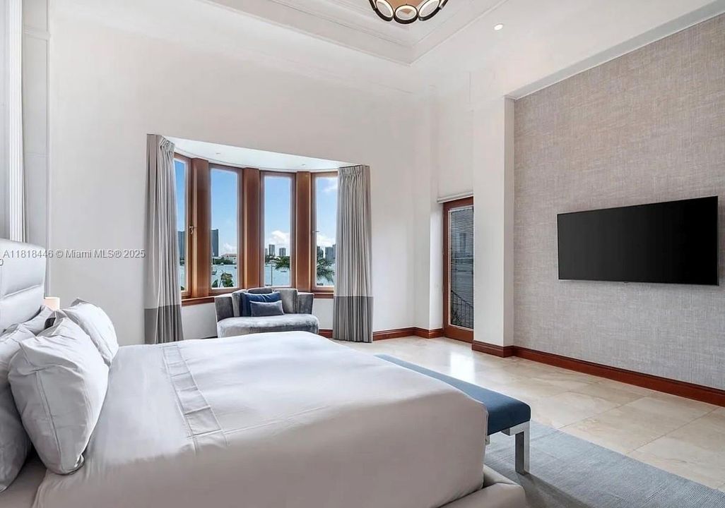 En Renta: $90,000 (5 camas, 5 baños, 6090 Pies cuadrados)