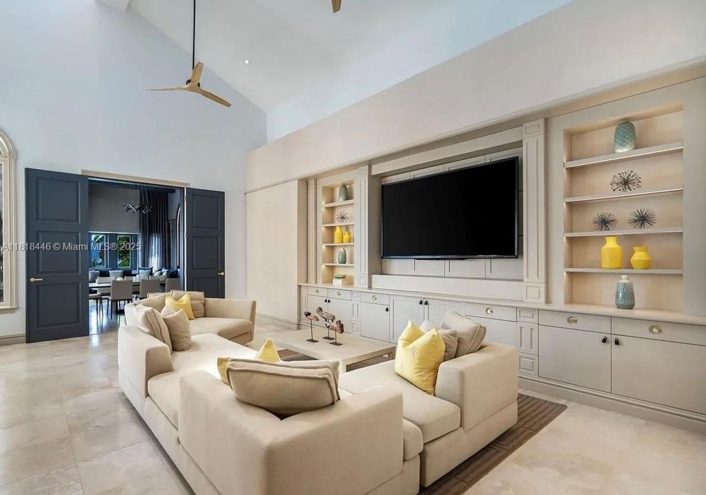 En Renta: $90,000 (5 camas, 5 baños, 6090 Pies cuadrados)