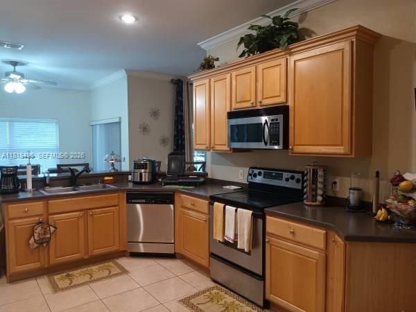 Active With Contract: $2,450 (2 beds, 2 baths, 2050 Square Feet)