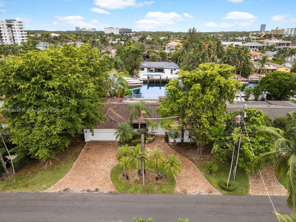 For Sale: $2,700,000 (3 beds, 2 baths, 2344 Square Feet)