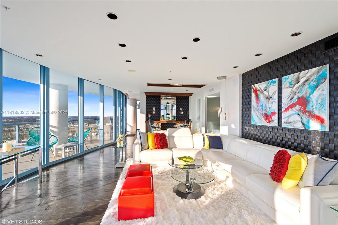 Active With Contract: $2,275,000 (3 beds, 3 baths, 2726 Square Feet)
