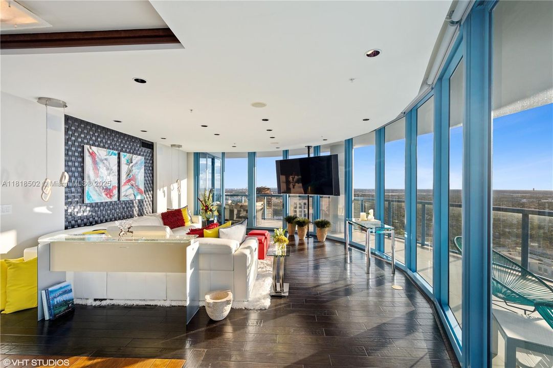 Active With Contract: $2,275,000 (3 beds, 3 baths, 2726 Square Feet)