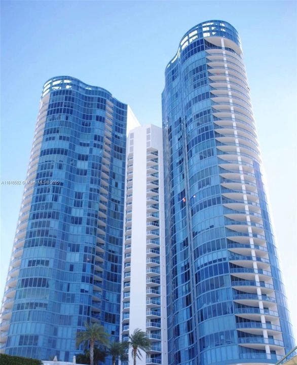 Active With Contract: $2,275,000 (3 beds, 3 baths, 2726 Square Feet)