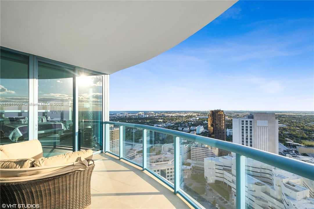 Active With Contract: $2,275,000 (3 beds, 3 baths, 2726 Square Feet)