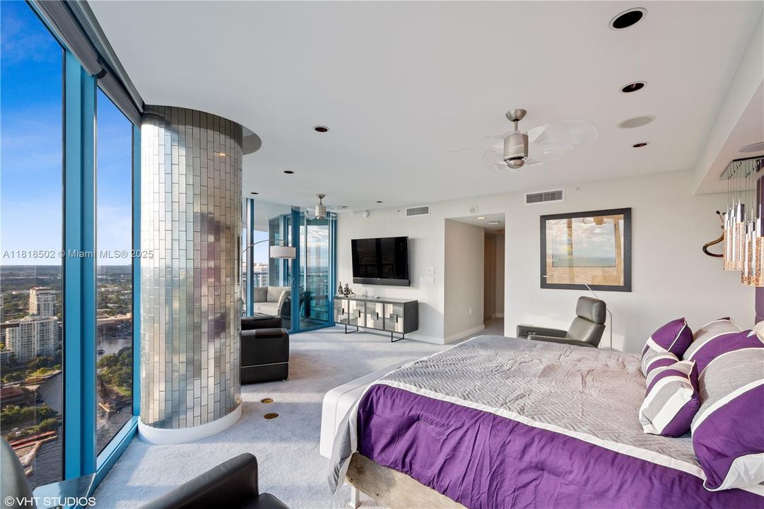 Active With Contract: $2,275,000 (3 beds, 3 baths, 2726 Square Feet)