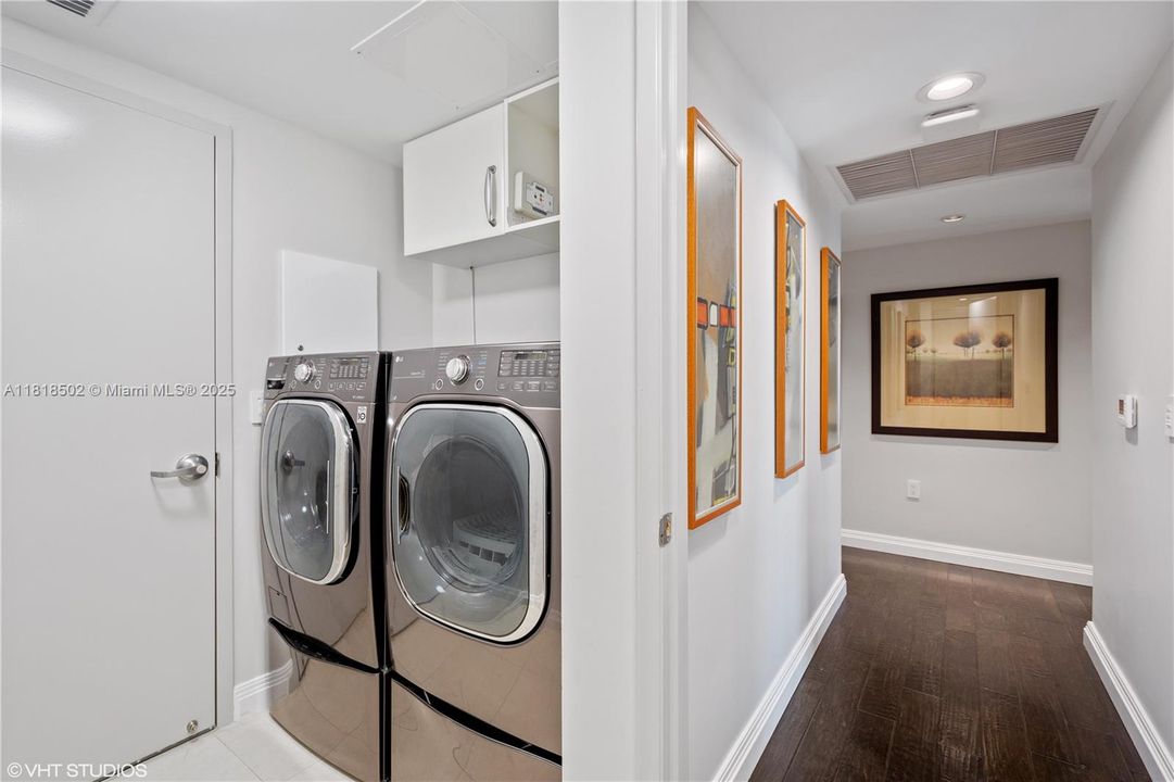 Active With Contract: $2,275,000 (3 beds, 3 baths, 2726 Square Feet)