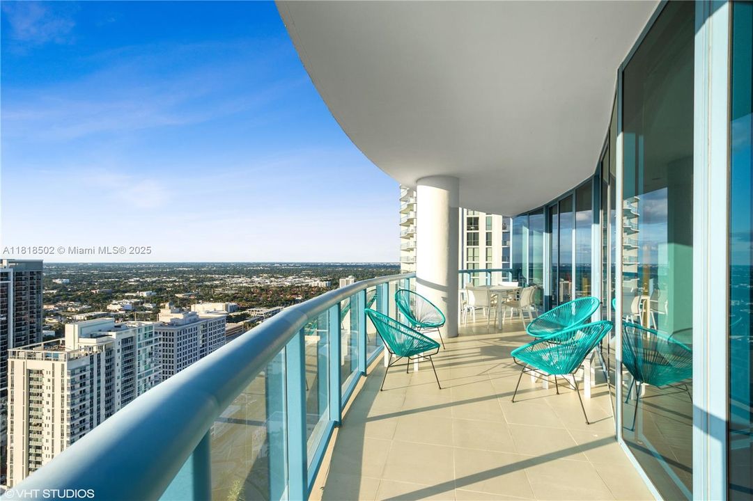 Active With Contract: $2,275,000 (3 beds, 3 baths, 2726 Square Feet)