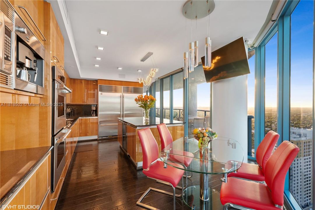 Active With Contract: $2,275,000 (3 beds, 3 baths, 2726 Square Feet)