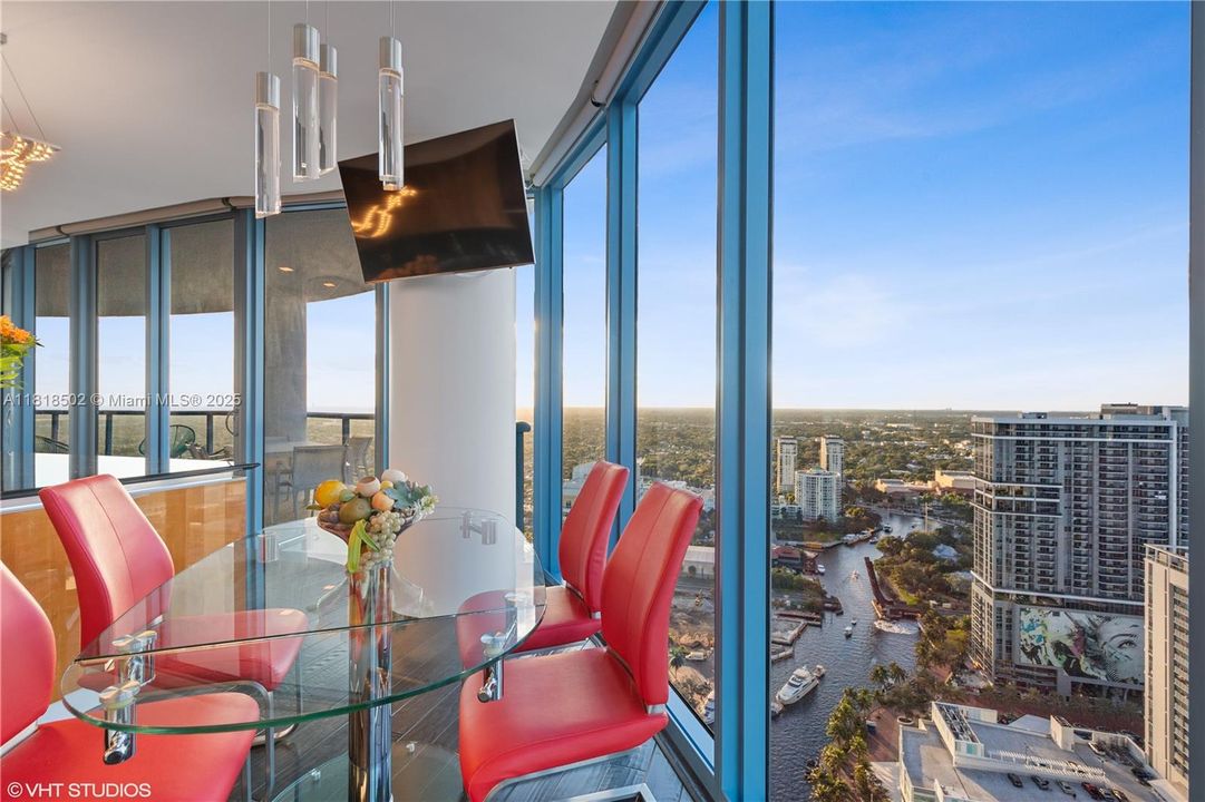 Active With Contract: $2,275,000 (3 beds, 3 baths, 2726 Square Feet)