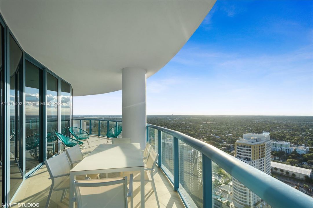 Active With Contract: $2,275,000 (3 beds, 3 baths, 2726 Square Feet)