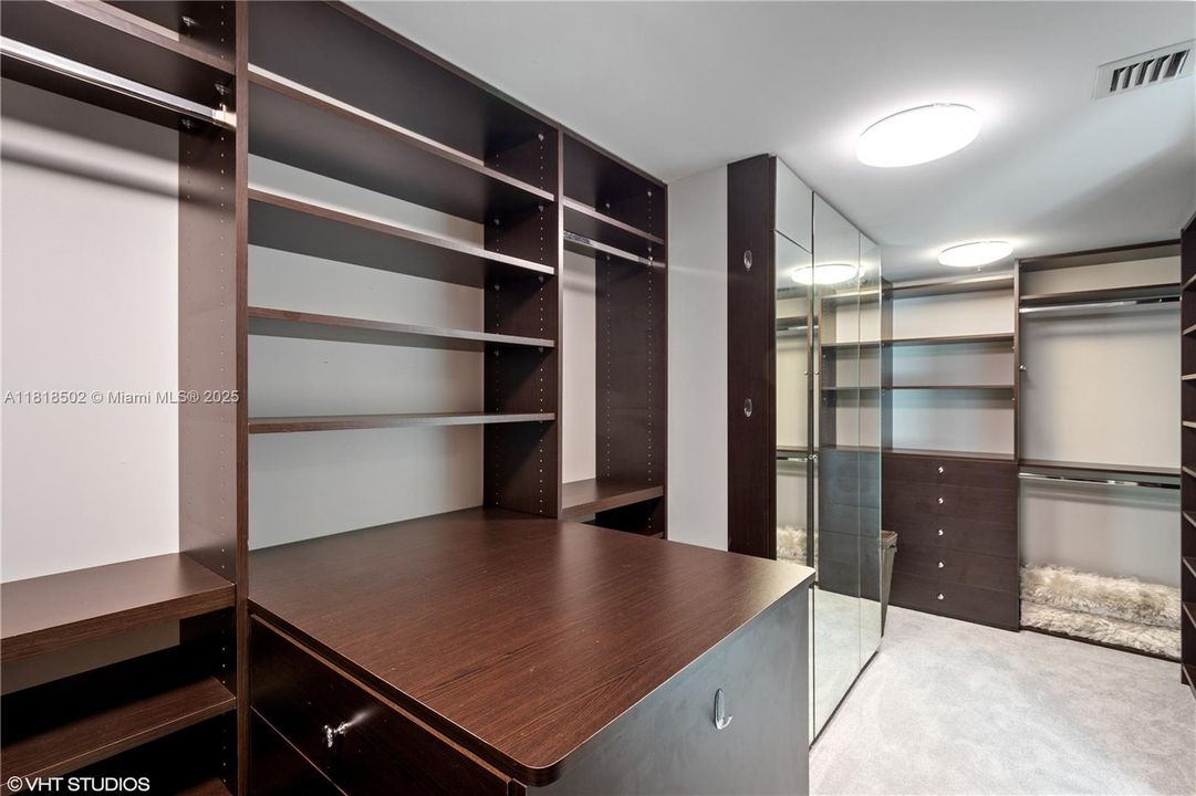 Active With Contract: $2,275,000 (3 beds, 3 baths, 2726 Square Feet)