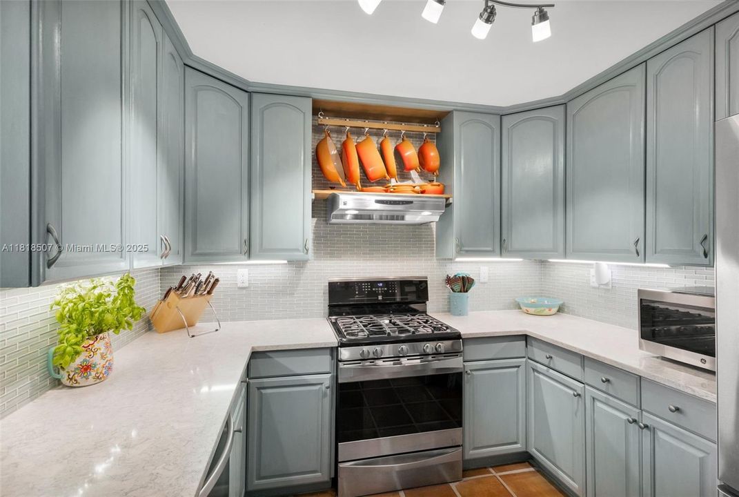 На продажу: $2,999,900 (3 спален, 3 ванн, 2501 Квадратных фут)