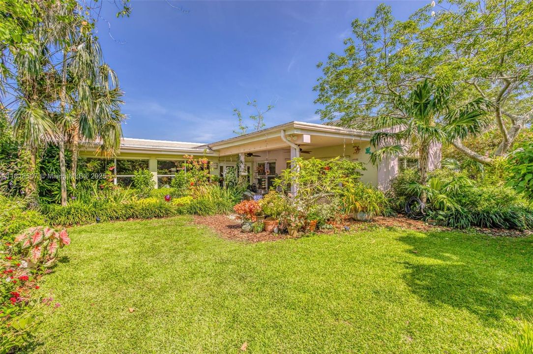 На продажу: $2,999,900 (3 спален, 3 ванн, 2501 Квадратных фут)