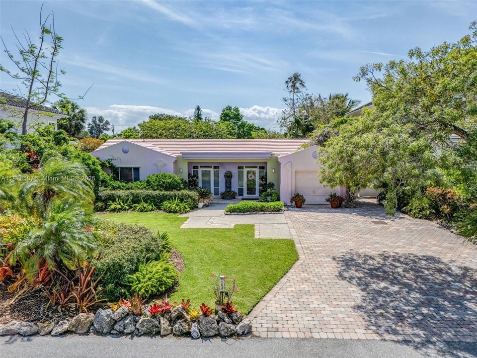 На продажу: $2,999,900 (3 спален, 3 ванн, 2501 Квадратных фут)