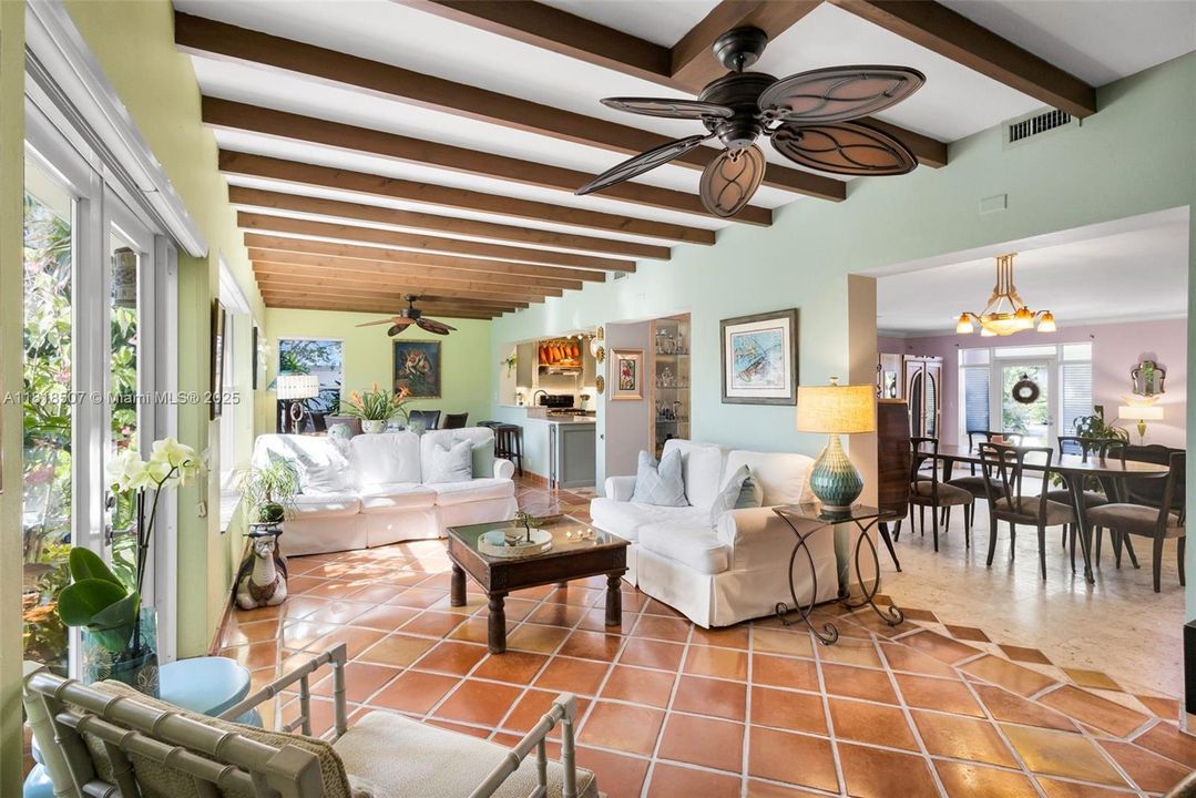 На продажу: $2,999,900 (3 спален, 3 ванн, 2501 Квадратных фут)