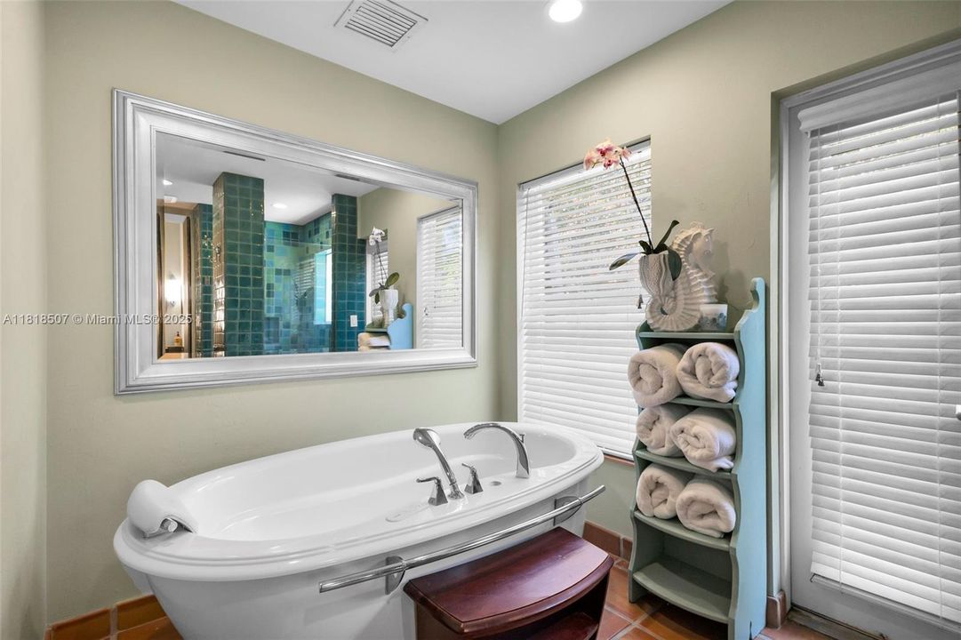 На продажу: $2,999,900 (3 спален, 3 ванн, 2501 Квадратных фут)