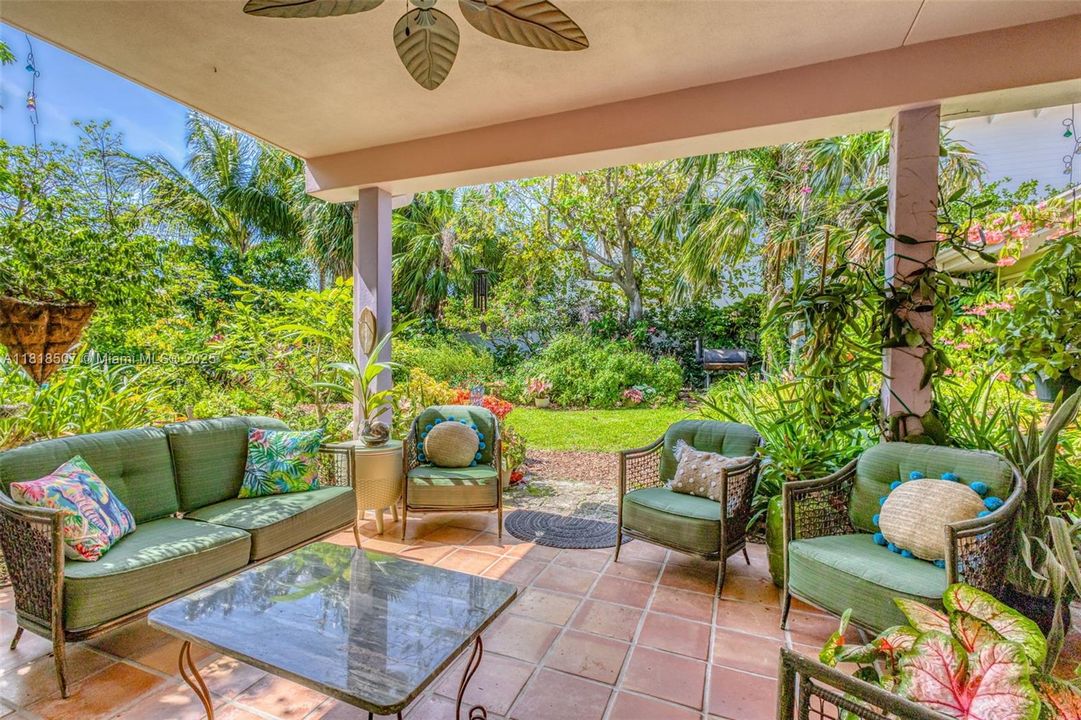 На продажу: $2,999,900 (3 спален, 3 ванн, 2501 Квадратных фут)