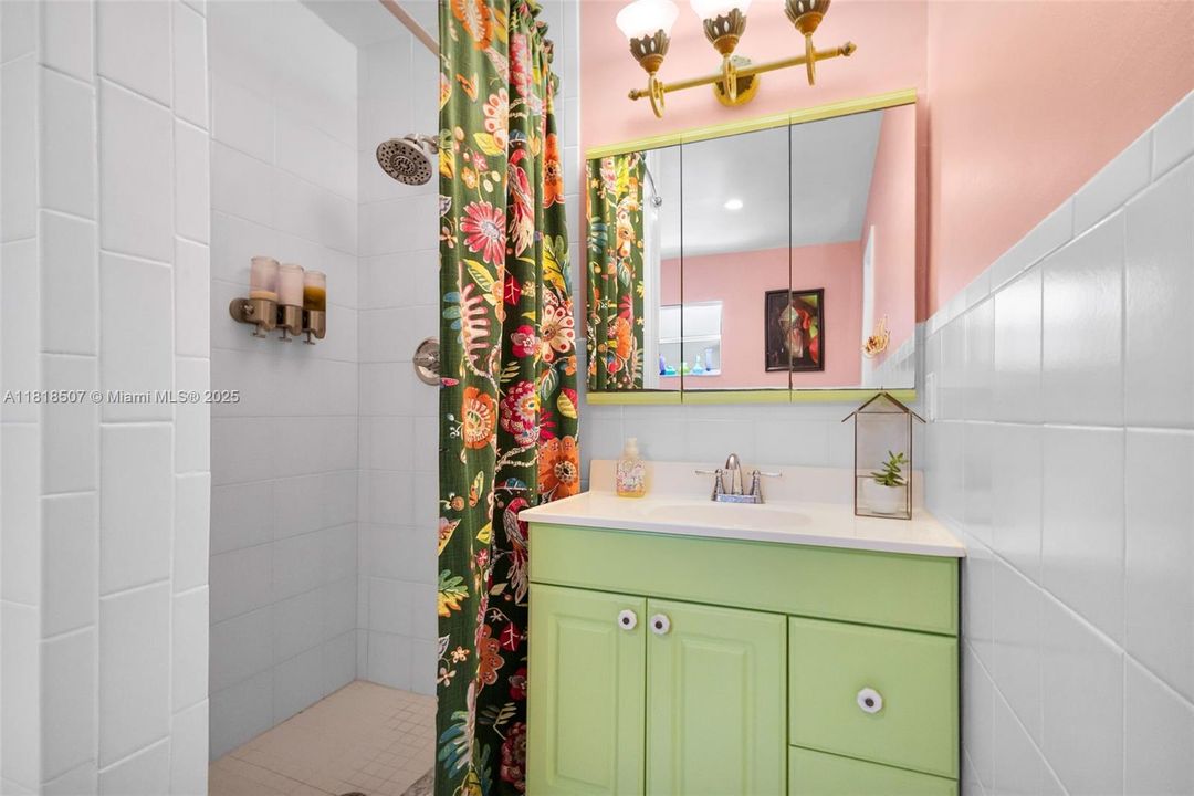 На продажу: $2,999,900 (3 спален, 3 ванн, 2501 Квадратных фут)