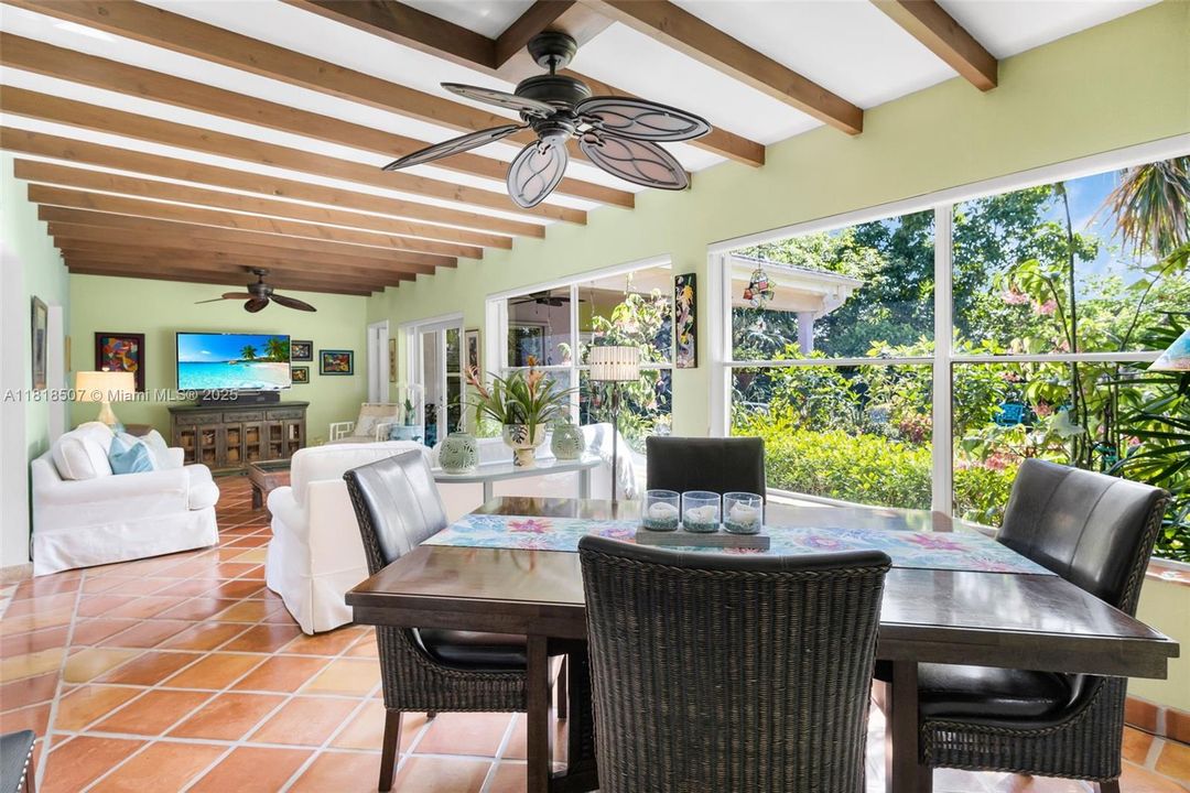 На продажу: $2,999,900 (3 спален, 3 ванн, 2501 Квадратных фут)