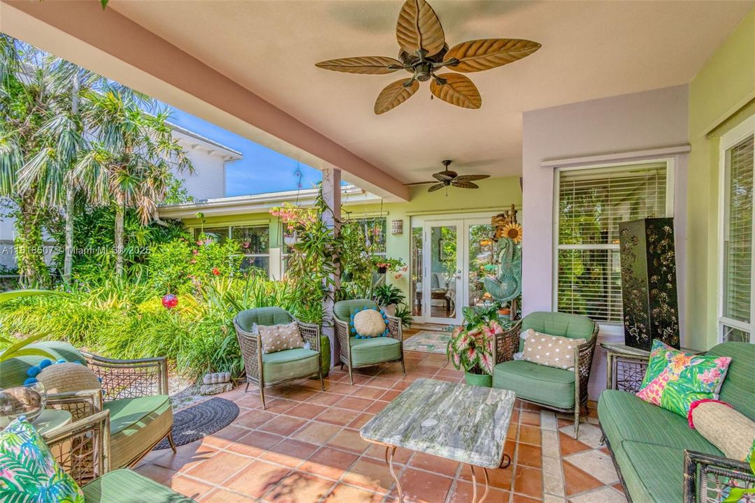 На продажу: $2,999,900 (3 спален, 3 ванн, 2501 Квадратных фут)